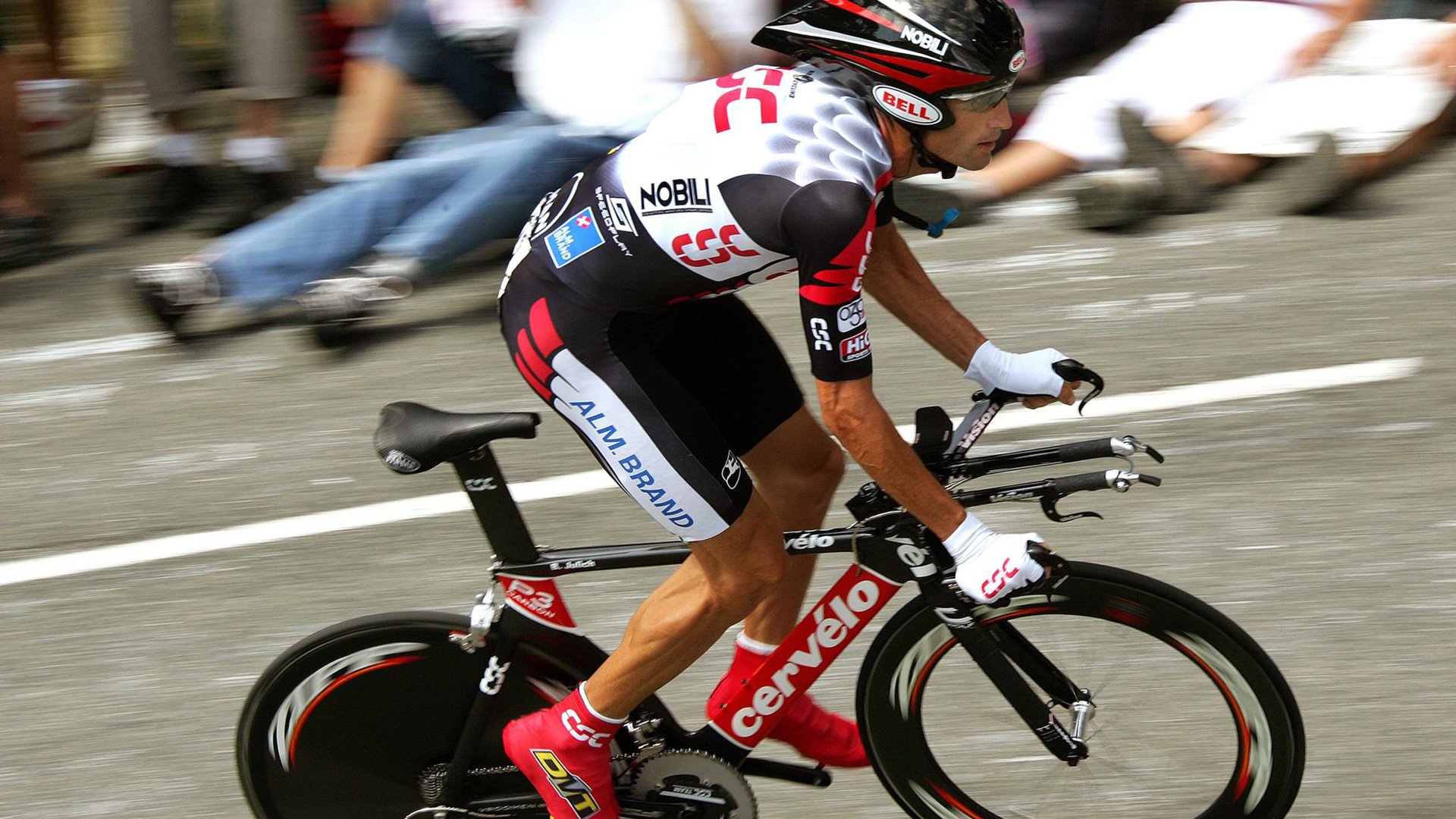 恩比德反击中完成暴扣全场沸腾，恩比德爆发